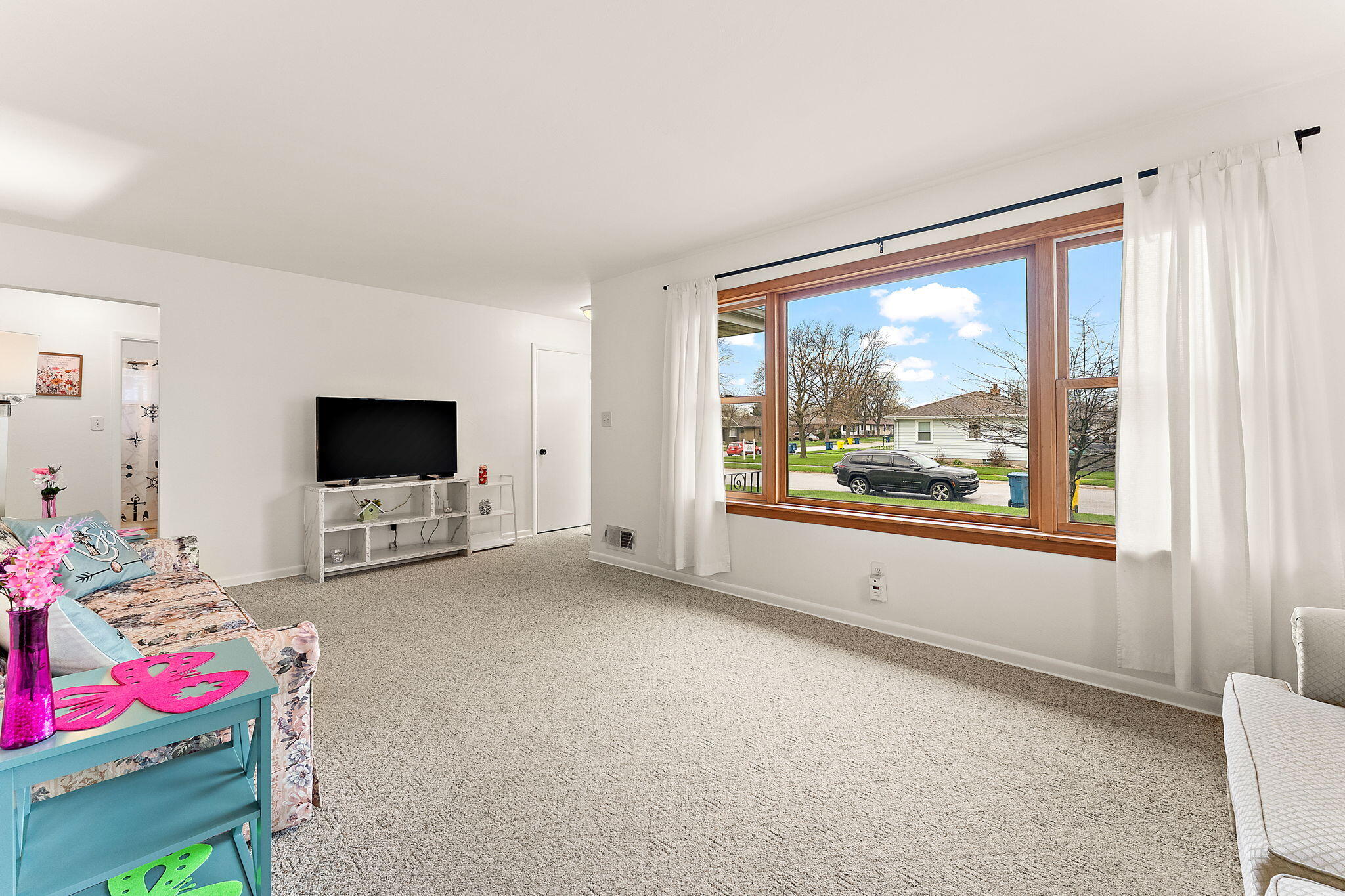 217 West 40th Place Griffith, IN 46319 - Photo 4 of 25 2048x1365