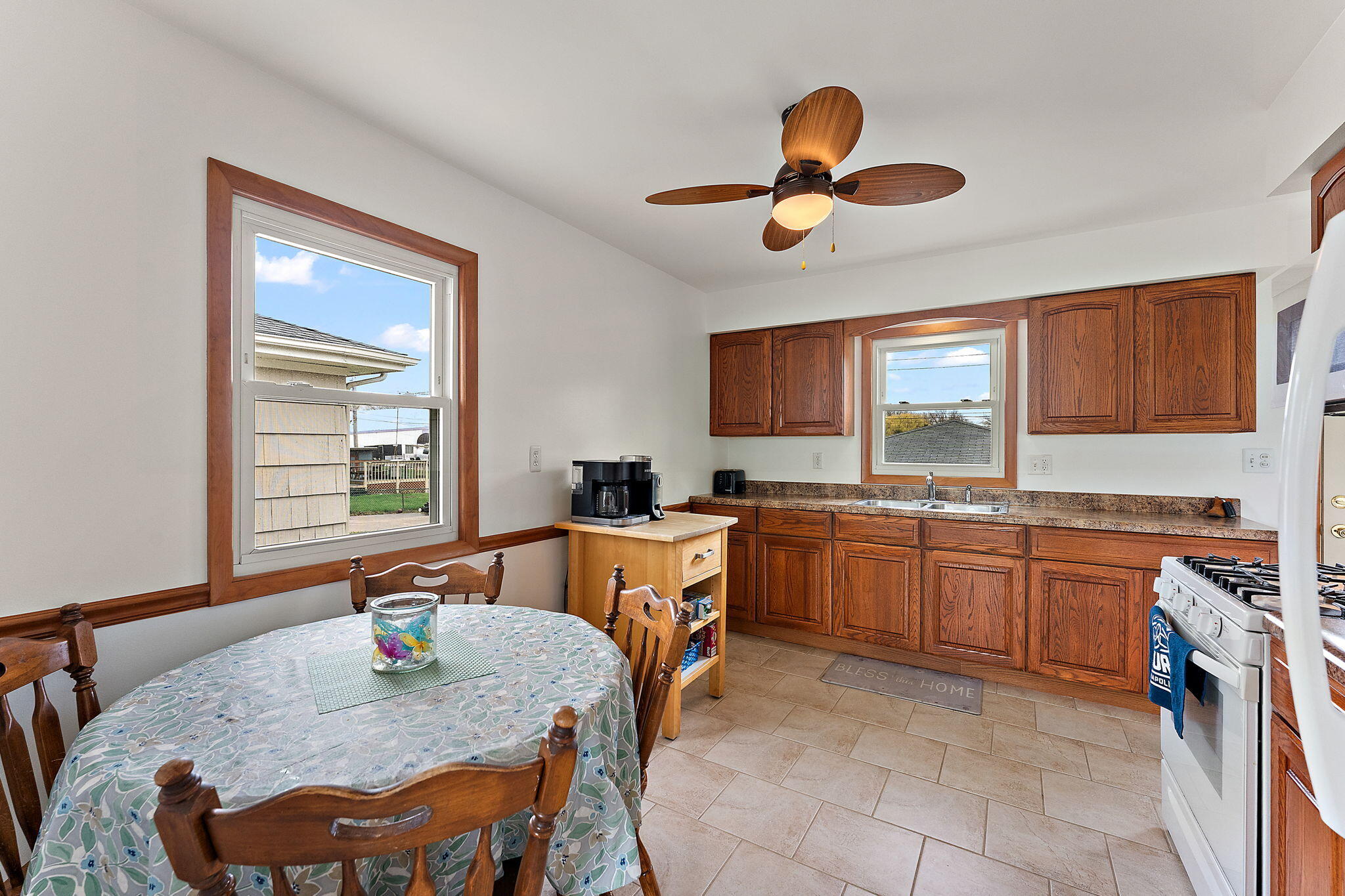 217 West 40th Place Griffith, IN 46319 - Photo 6 of 25 2048x1365