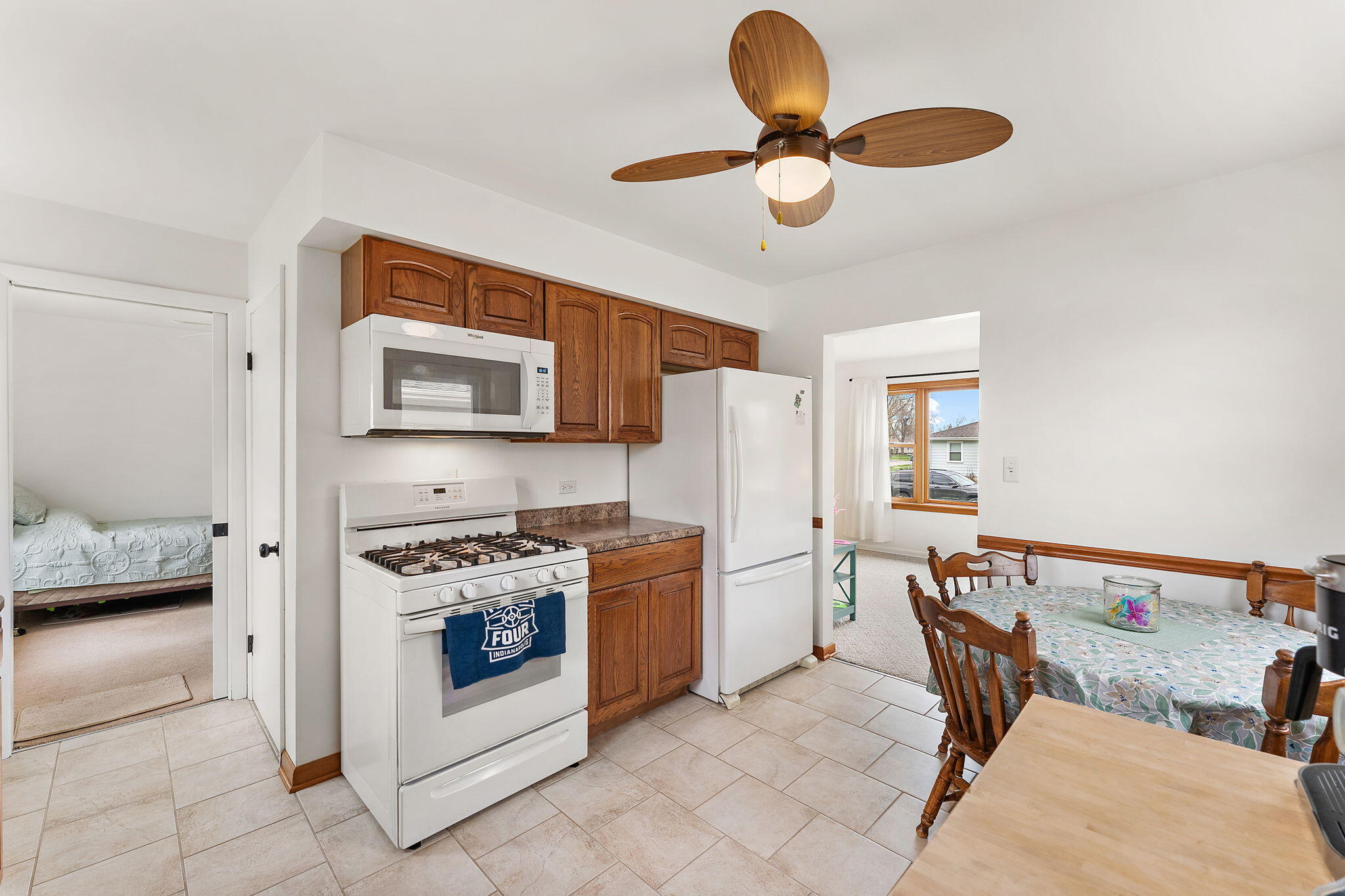 217 West 40th Place Griffith, IN 46319 - Photo 8 of 25 2048x1365