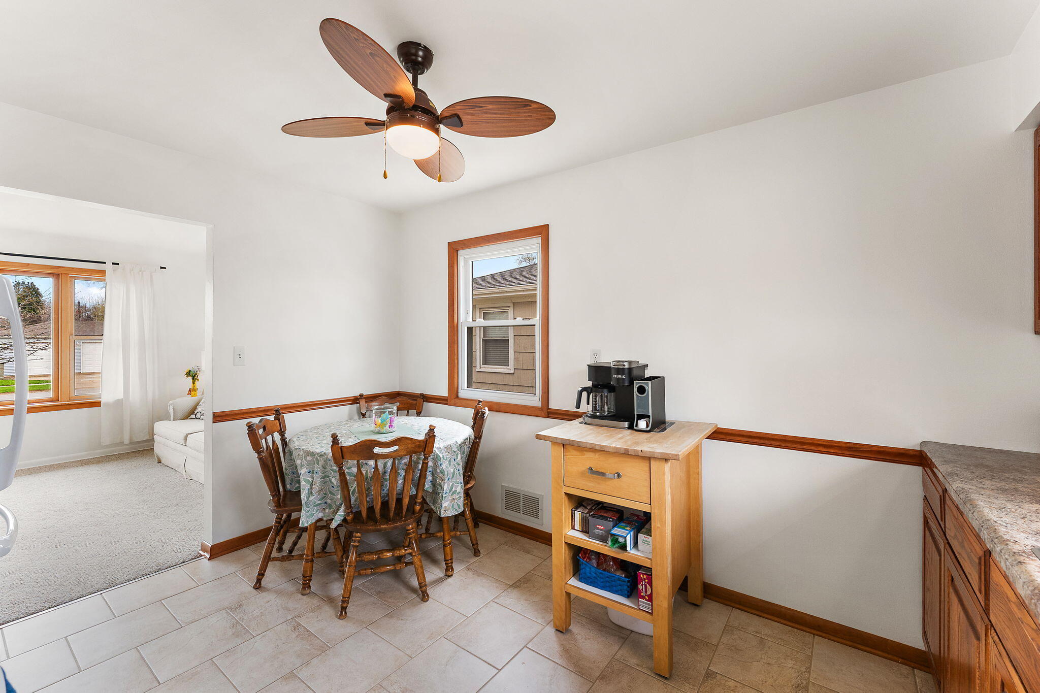 217 West 40th Place Griffith, IN 46319 - Photo 9 of 25 2048x1365