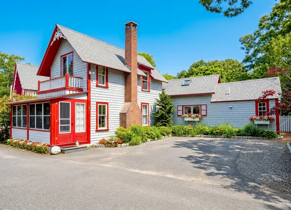 $1,075,000 | 21 Butler Avenue, Oak Bluffs, MA 02557