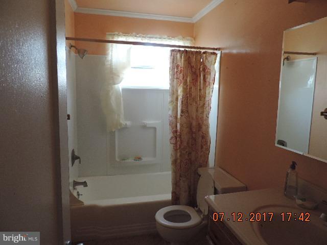 7886 Harold Road Baltimore, MD 21222 - Photo 9 of 13 Bath