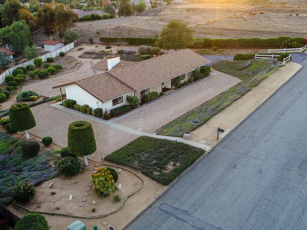 901 Pepper Tree Lane Fallbrook, CA 92028 - Photo 2 of 25