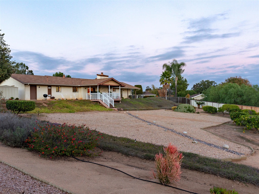 901 Pepper Tree Lane Fallbrook, CA 92028 - Photo 3 of 25