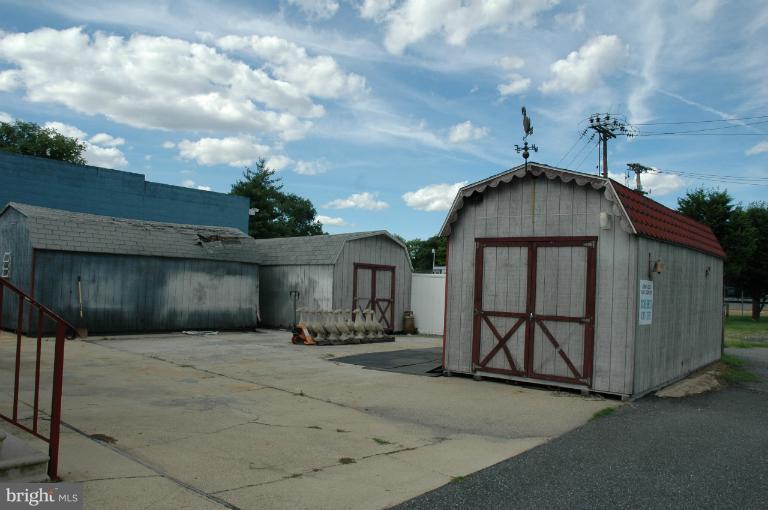 8483 Fort Smallwood Road Pasadena, MD 21122 - Photo 14 of 15 Parking & Shed