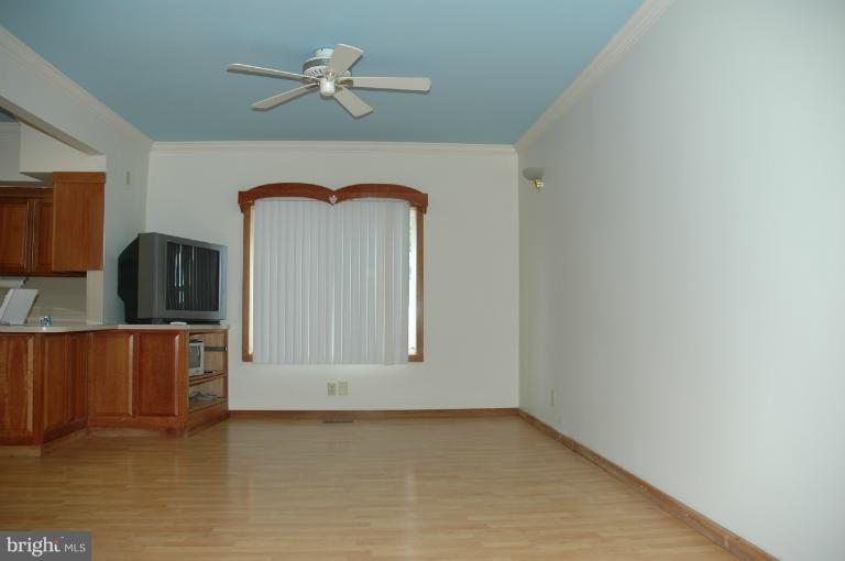 8483 Fort Smallwood Road Pasadena, MD 21122 - Photo 6 of 15 Dining Area
