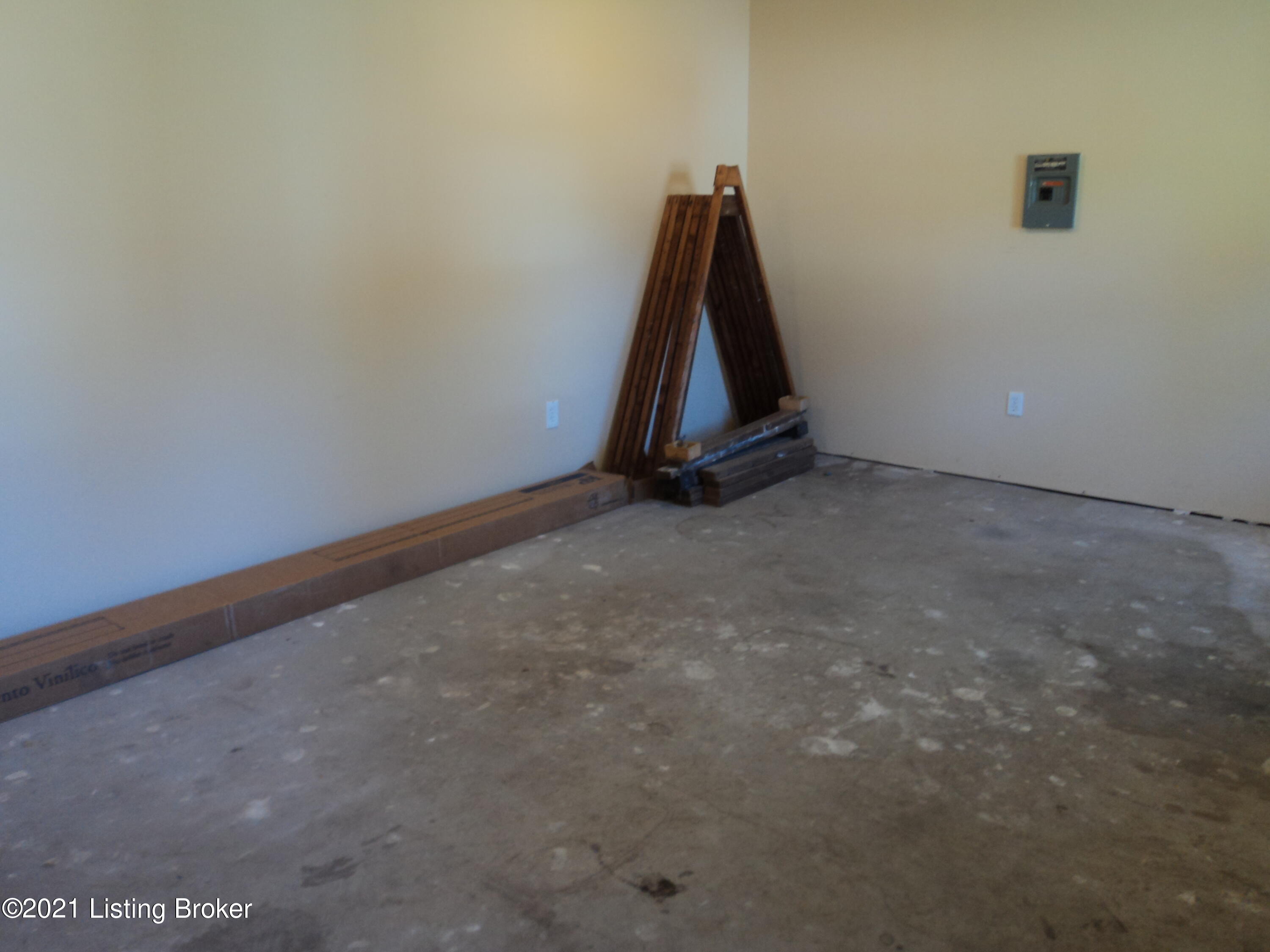 1860 Lynn Lea Road Louisville, KY 40216 - Photo 31 of 38 Inside the Outbuilding
