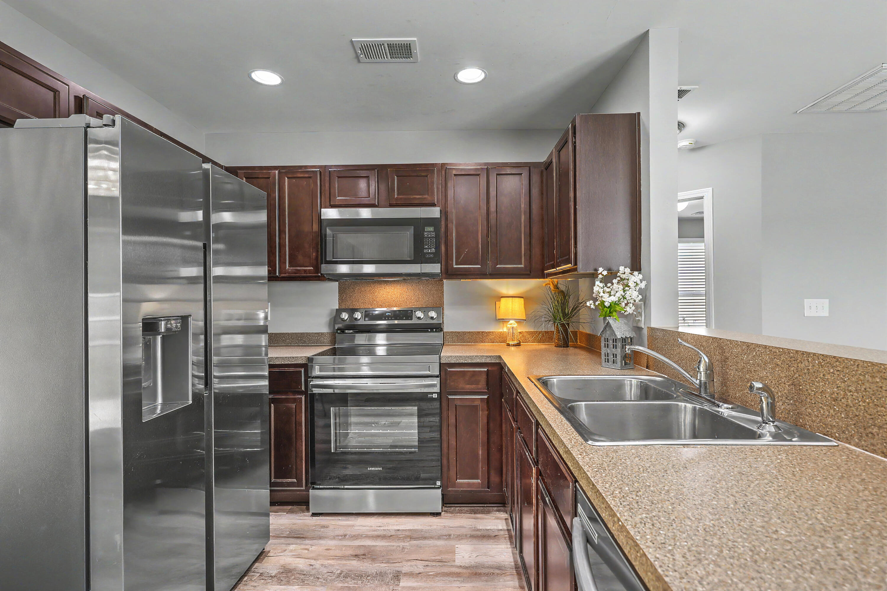 122 Brittondale Road Summerville, SC 29485 - Photo 11 of 29 New SS Appliances!