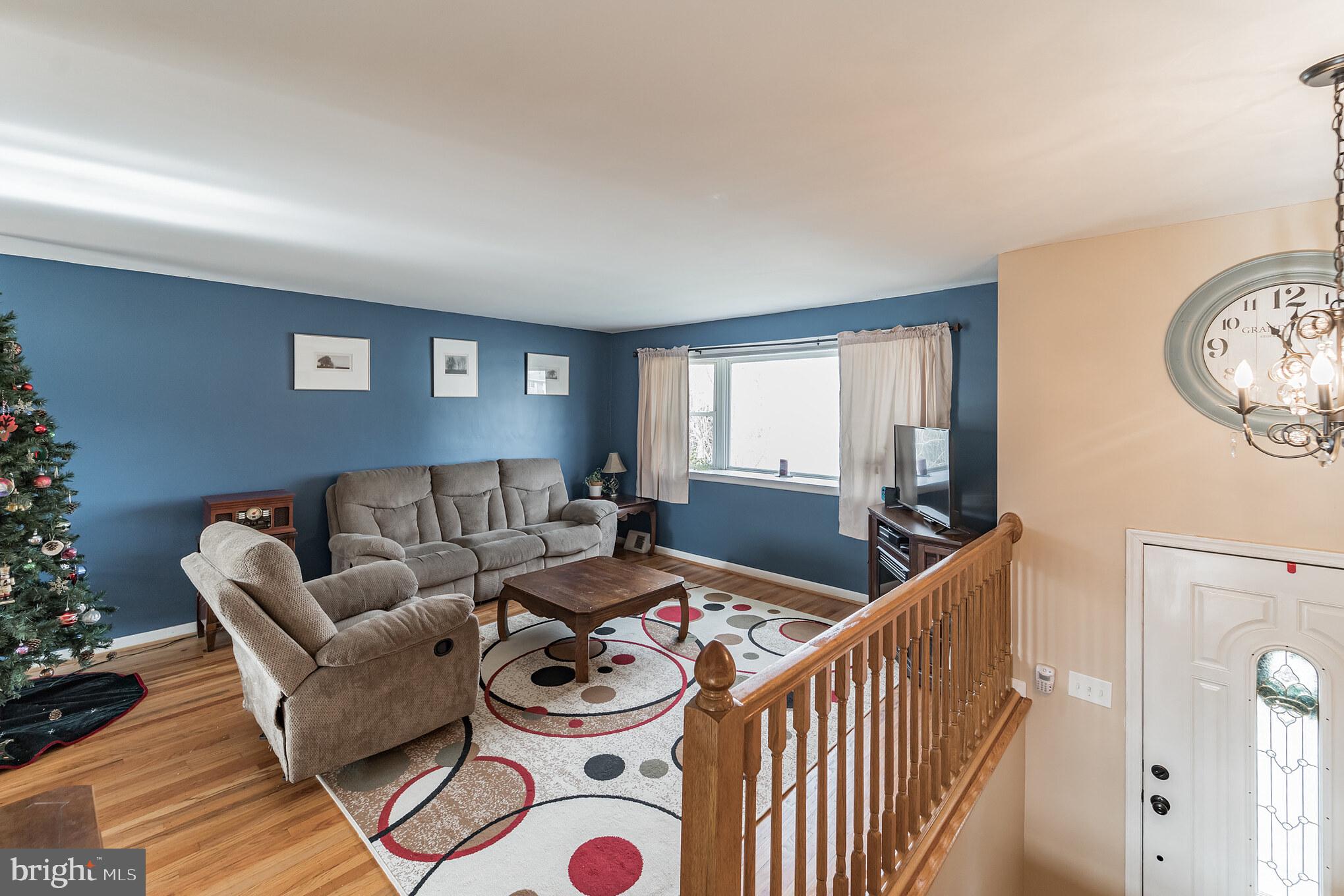 54 Anvil Road Aston, PA 19014 - Photo 2 of 29 Living Room