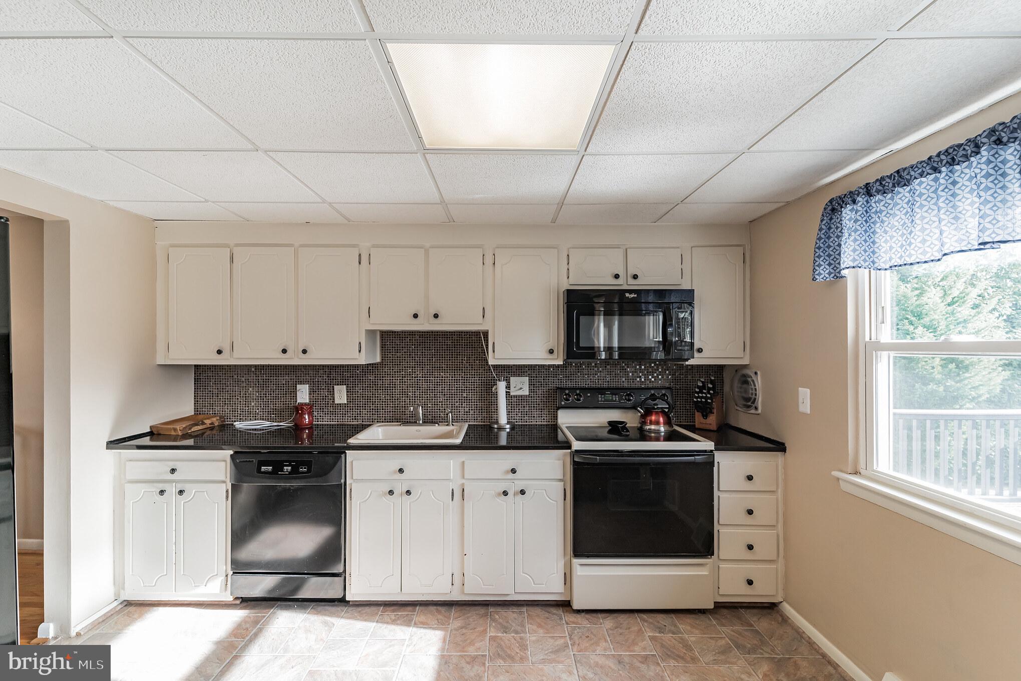 54 Anvil Road Aston, PA 19014 - Photo 12 of 29 Kitchen