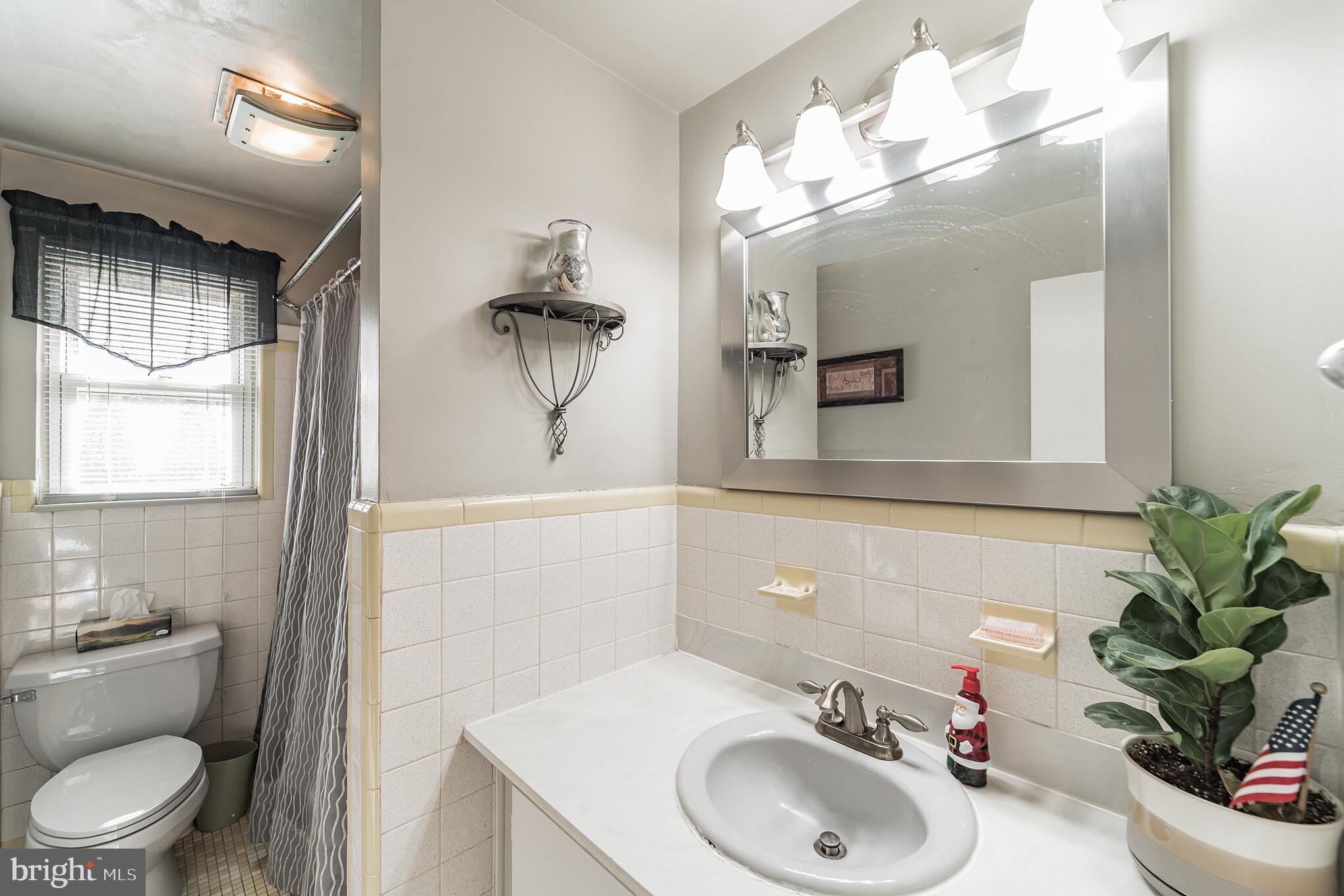 54 Anvil Road Aston, PA 19014 - Photo 20 of 29 Bathroom