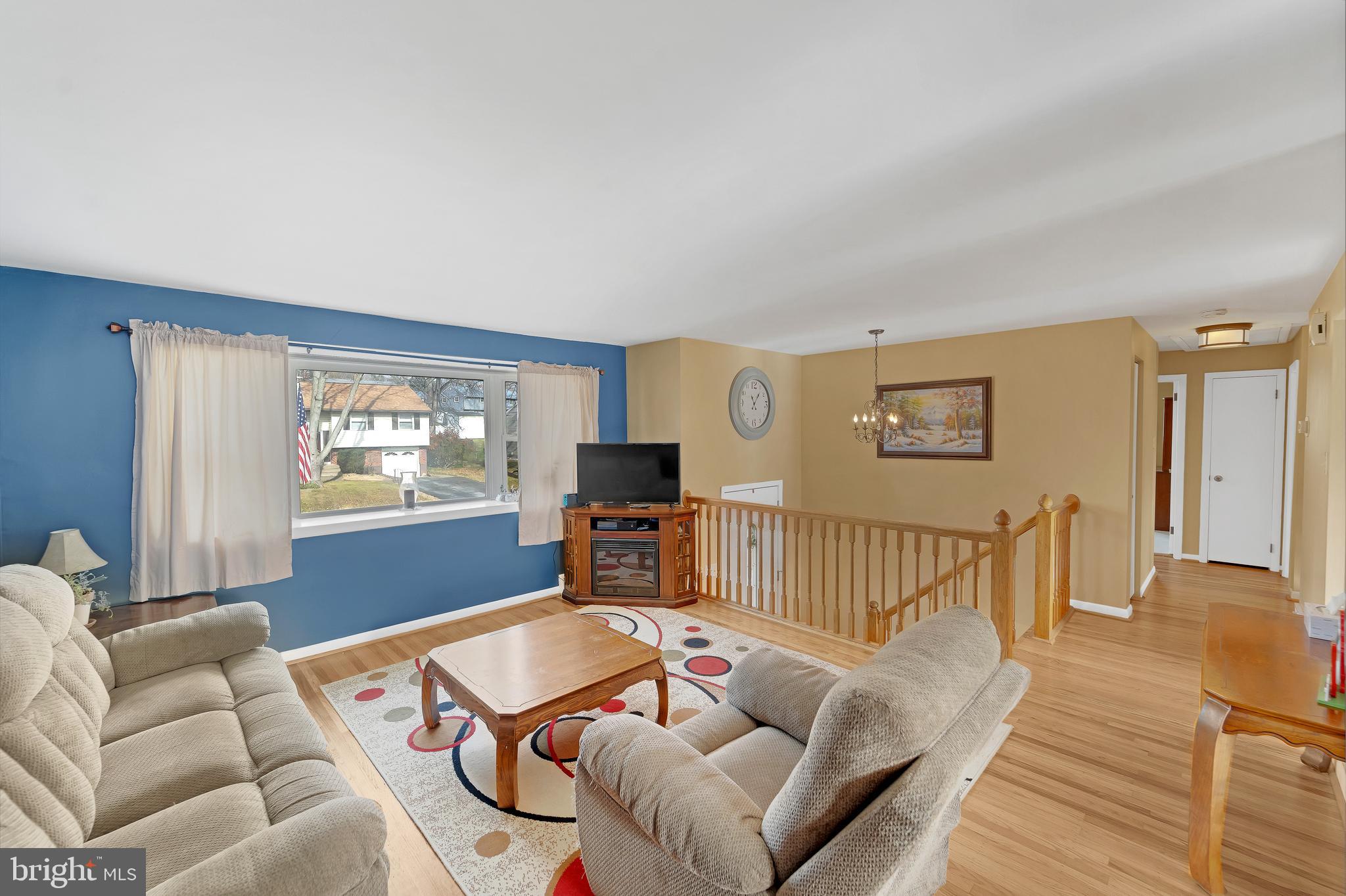 54 Anvil Road Aston, PA 19014 - Photo 3 of 29 Living Room