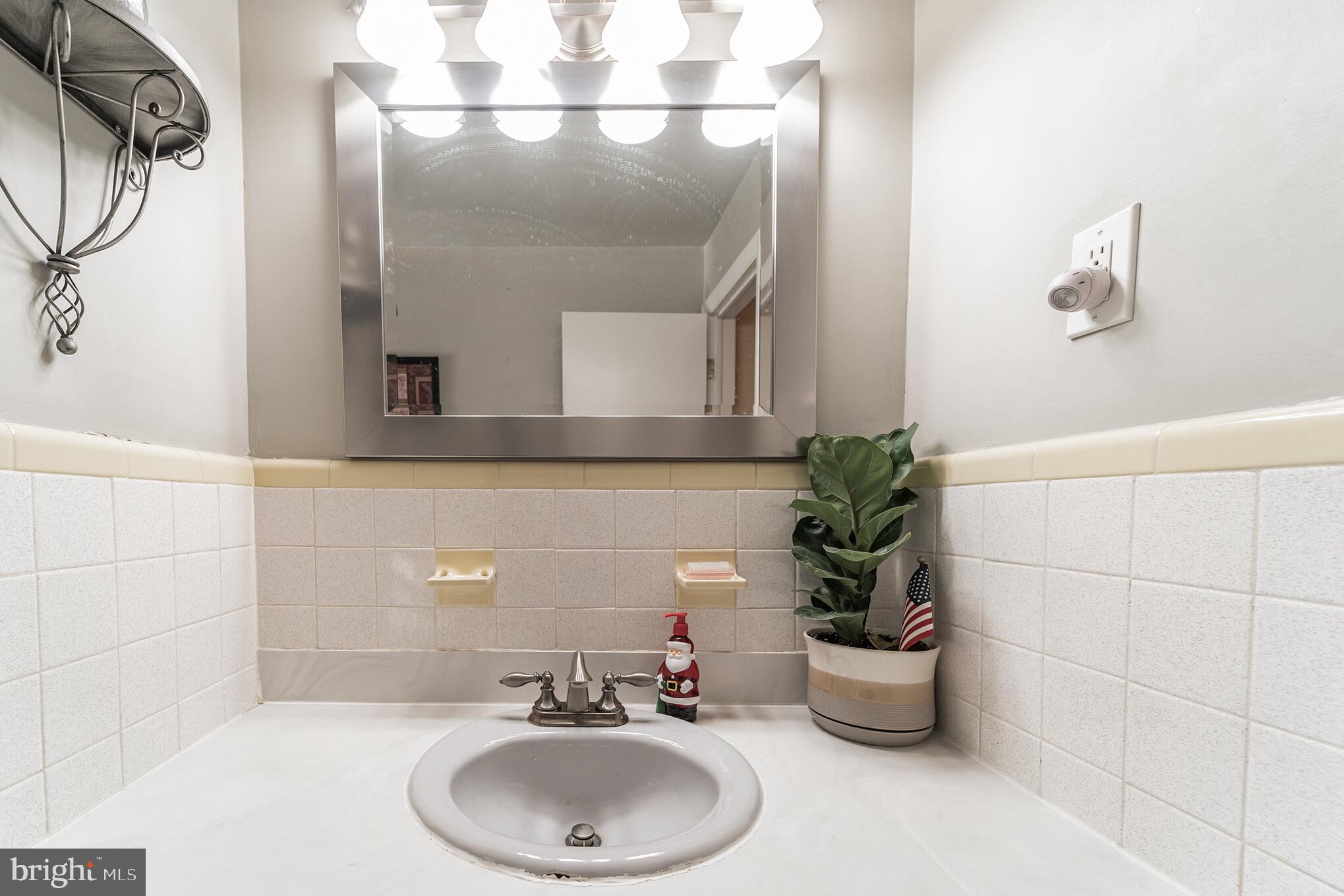 54 Anvil Road Aston, PA 19014 - Photo 21 of 29 Bathroom
