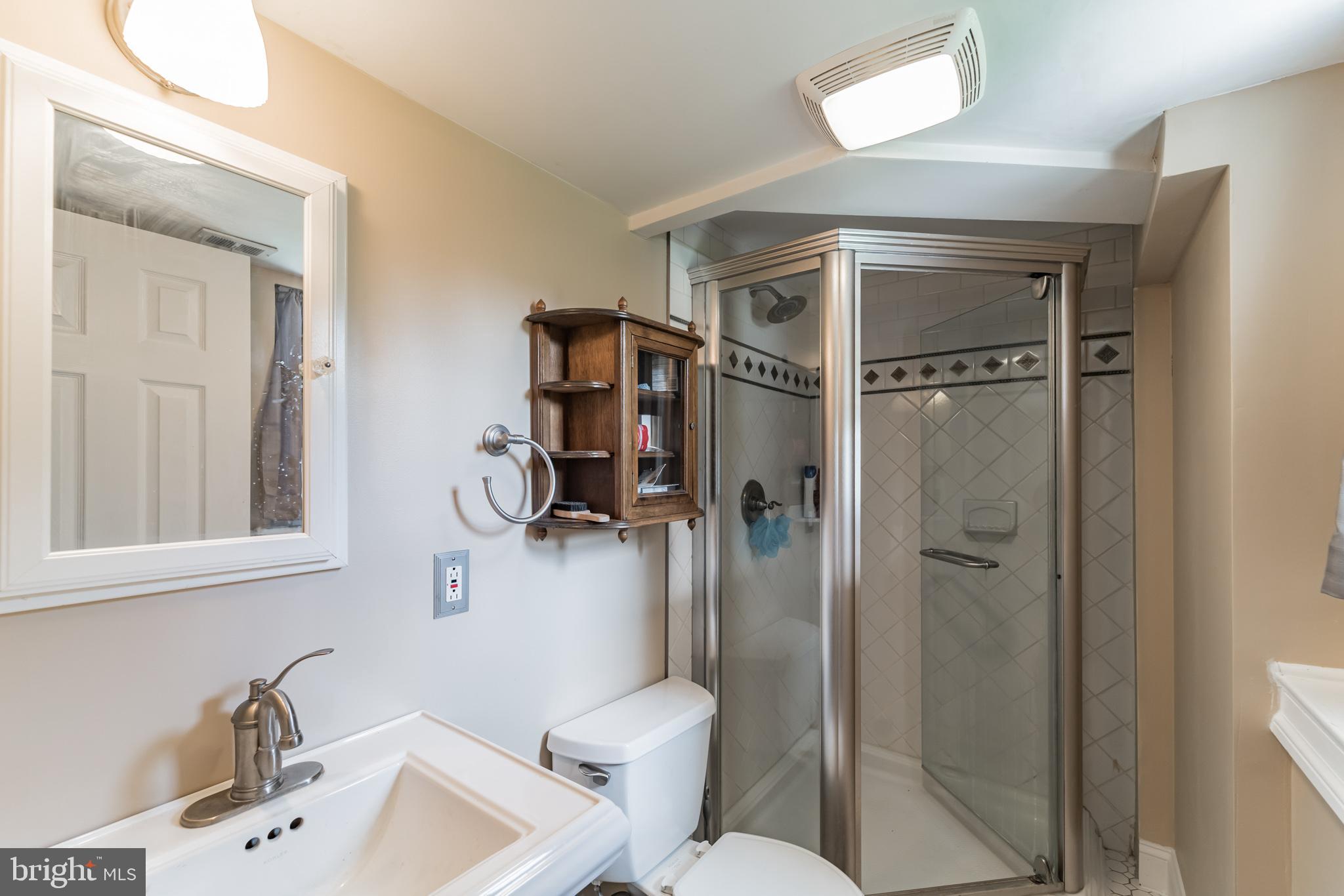 54 Anvil Road Aston, PA 19014 - Photo 23 of 29 Bathroom