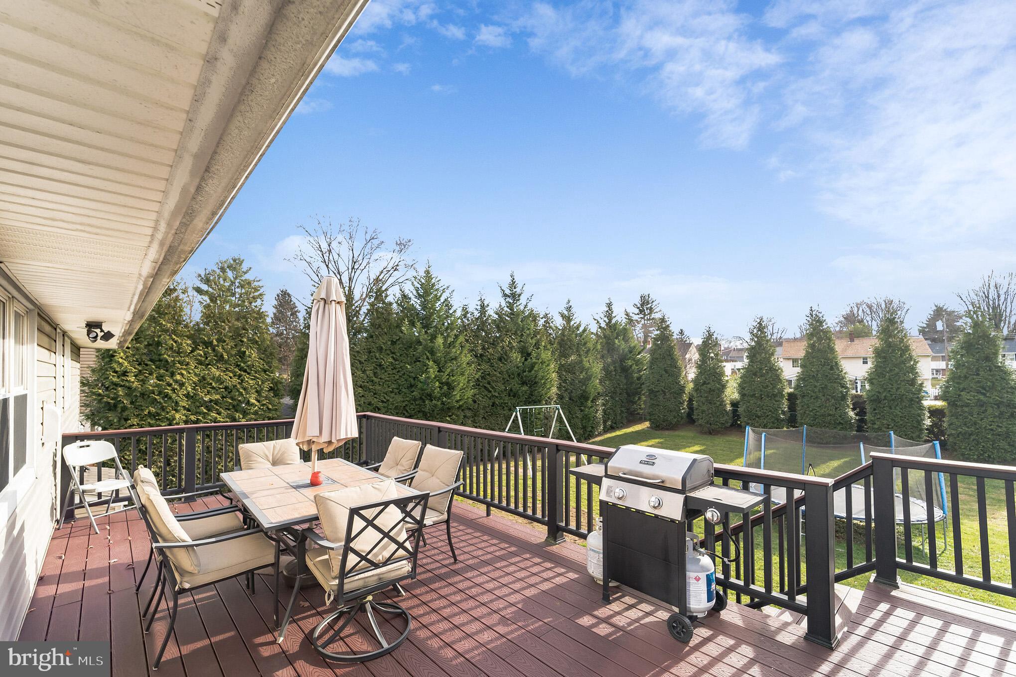 54 Anvil Road Aston, PA 19014 - Photo 25 of 29 Deck