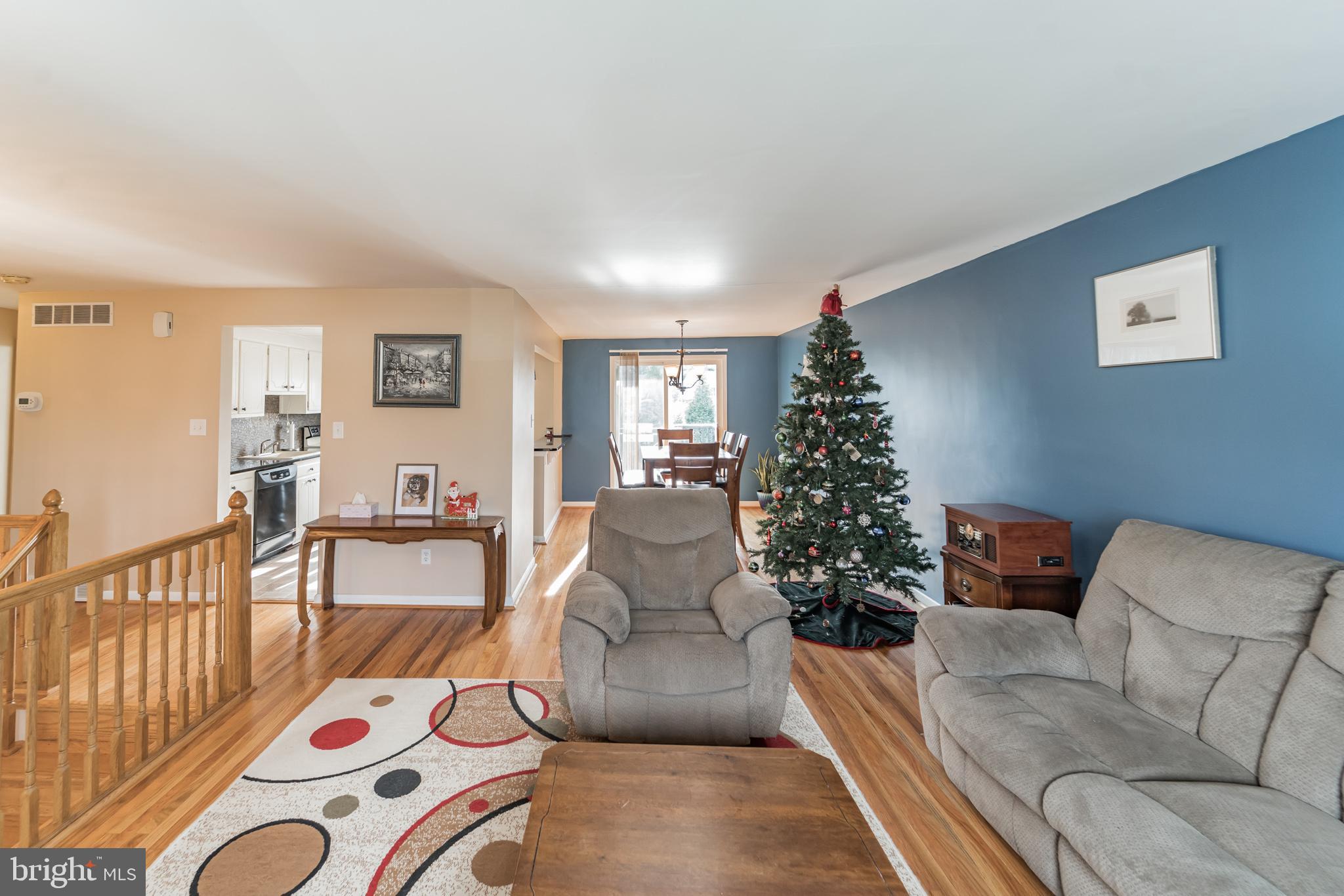 54 Anvil Road Aston, PA 19014 - Photo 5 of 29 Living Room
