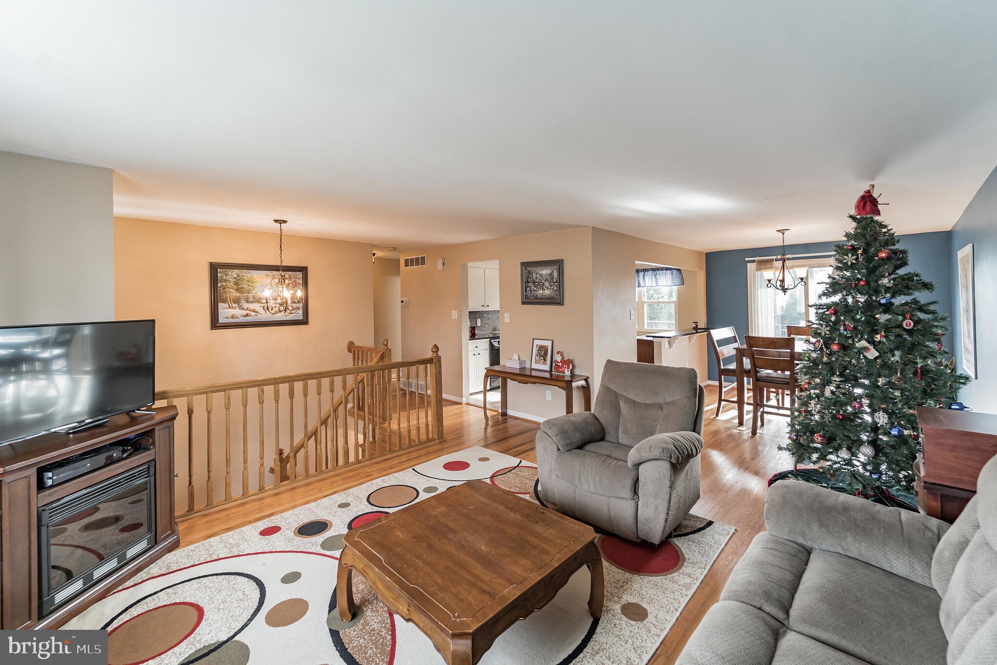 54 Anvil Road Aston, PA 19014 - Photo 6 of 29 Living Room