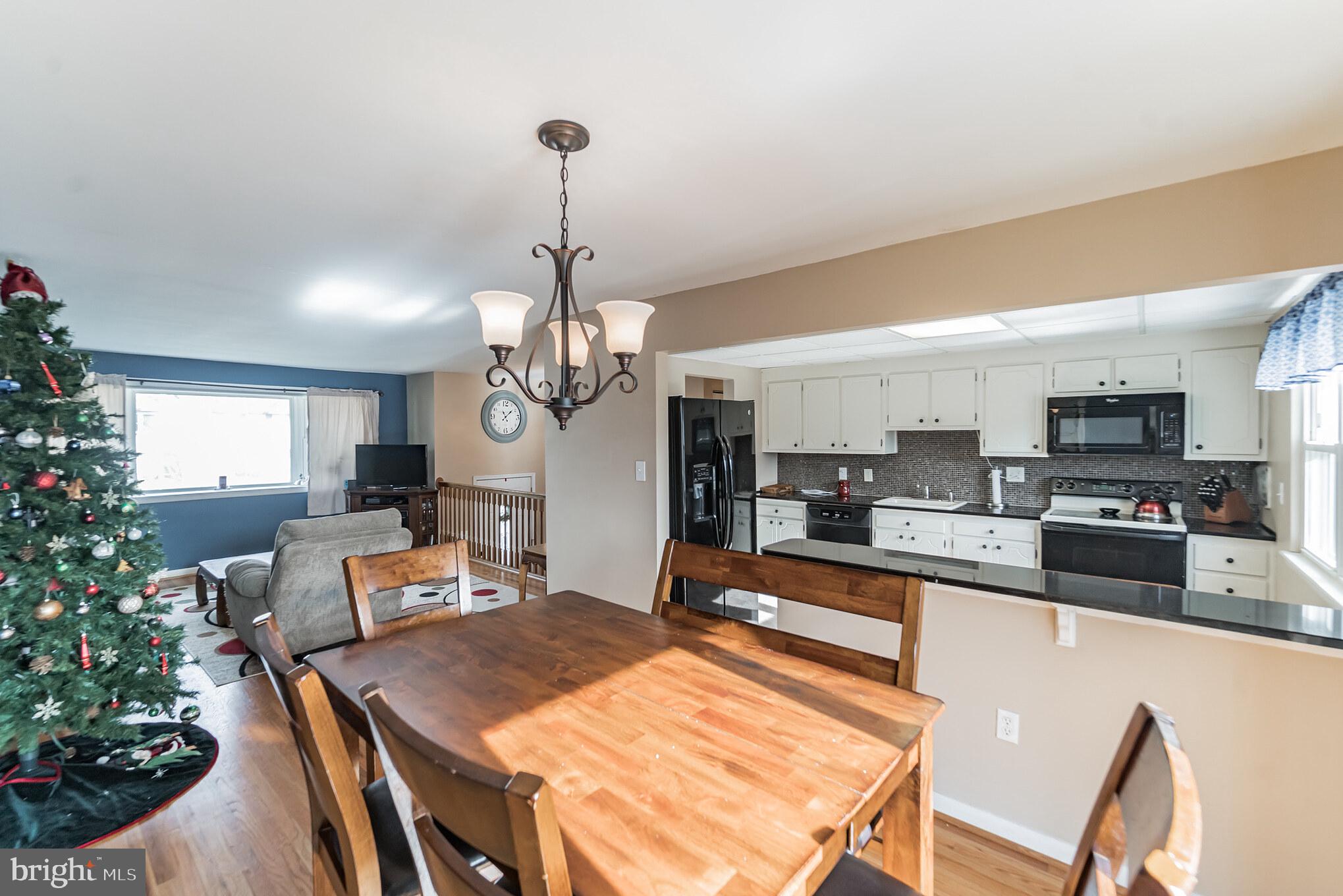 54 Anvil Road Aston, PA 19014 - Photo 8 of 29 Dining Room
