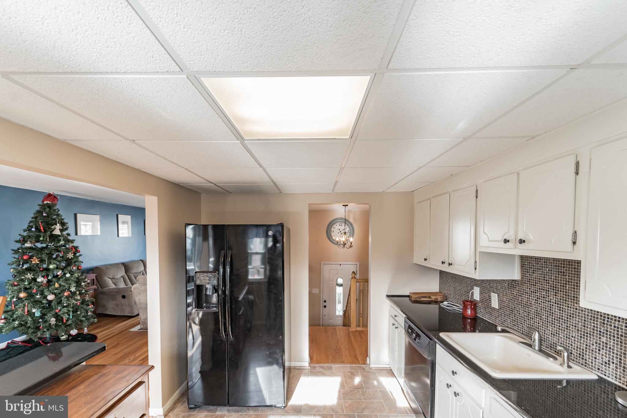 54 Anvil Road Aston, PA 19014 - Photo 9 of 29 Kitchen