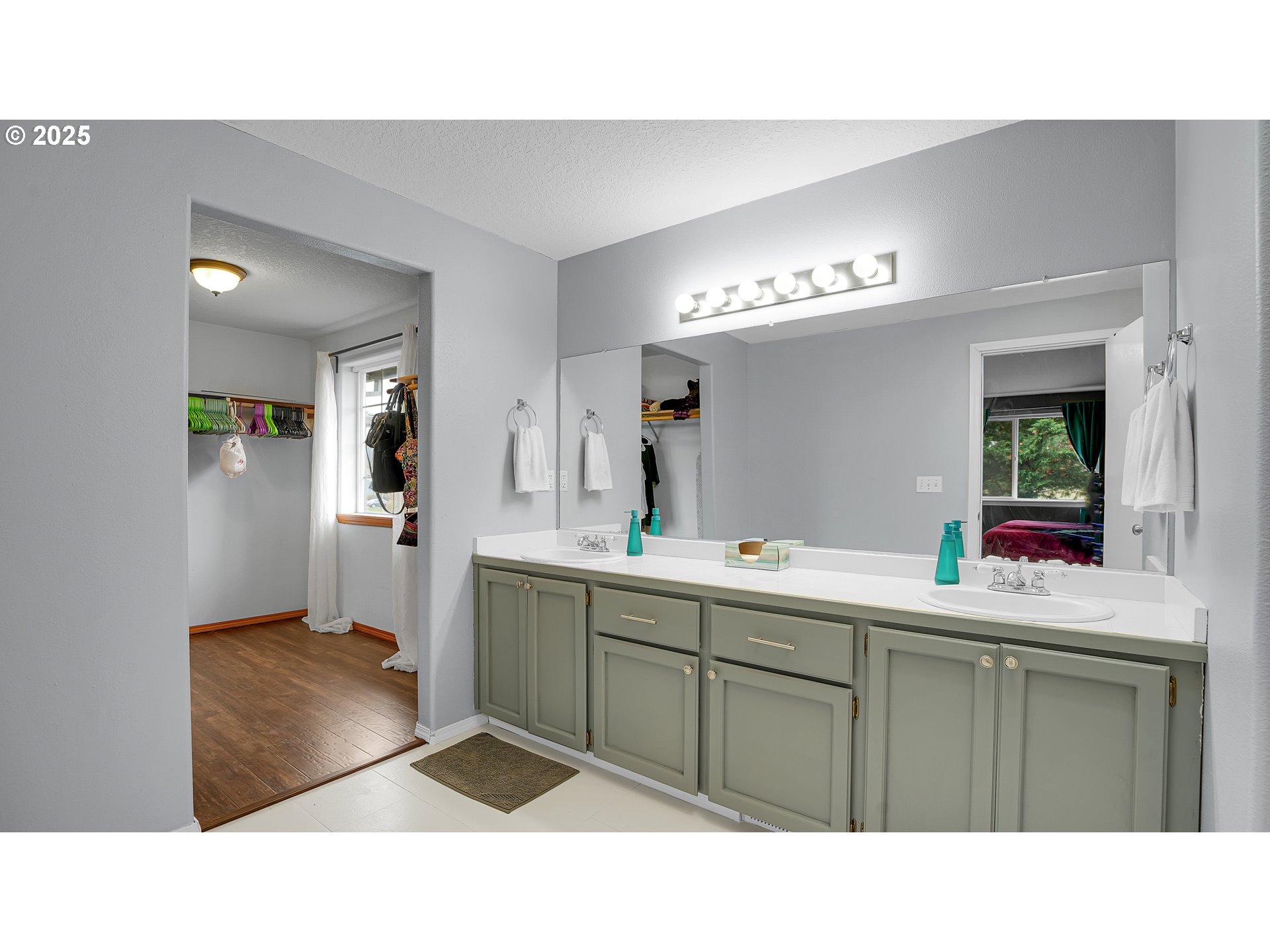 33410 Meadowbrook Drive Scappoose, OR 97056 - Photo 20 of 31 Bathroom, Attached