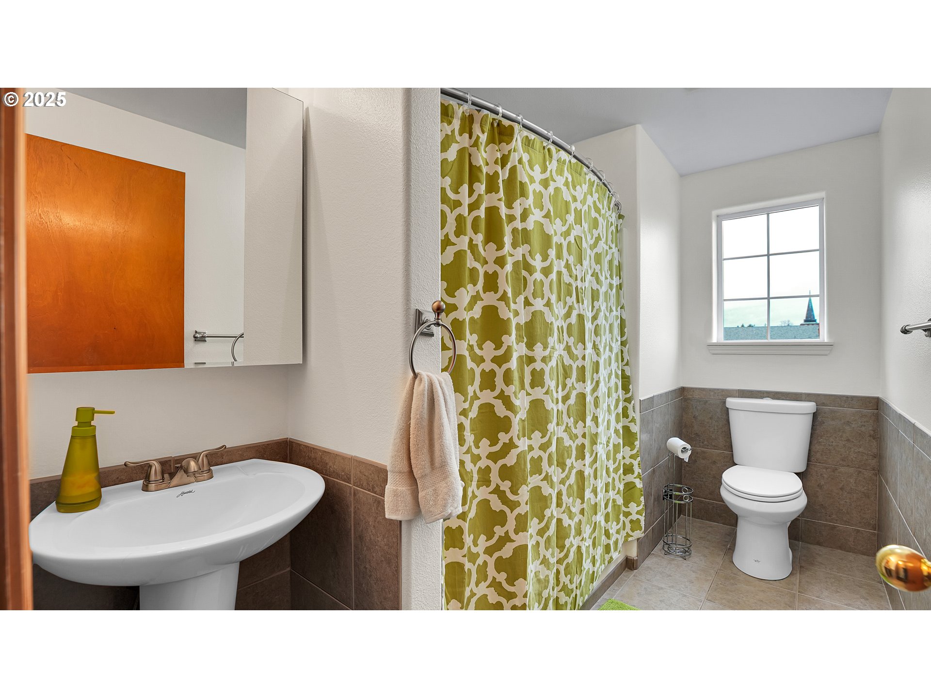 33410 Meadowbrook Drive Scappoose, OR 97056 - Photo 22 of 31 Bathroom