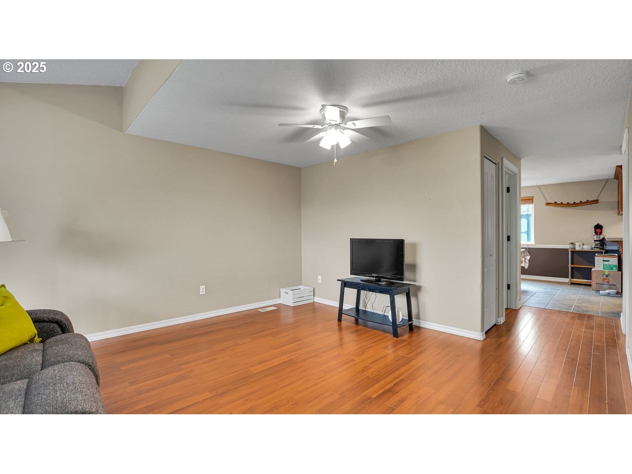 33410 Meadowbrook Drive Scappoose, OR 97056 - Photo 5 of 31 Living Room