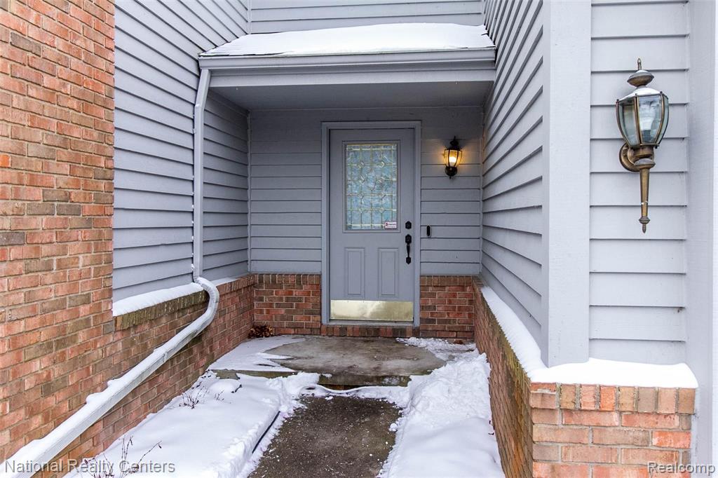 6547 Ridgeview Drive, Unit 28 Clarkston, MI 48346 - Photo 3 of 37