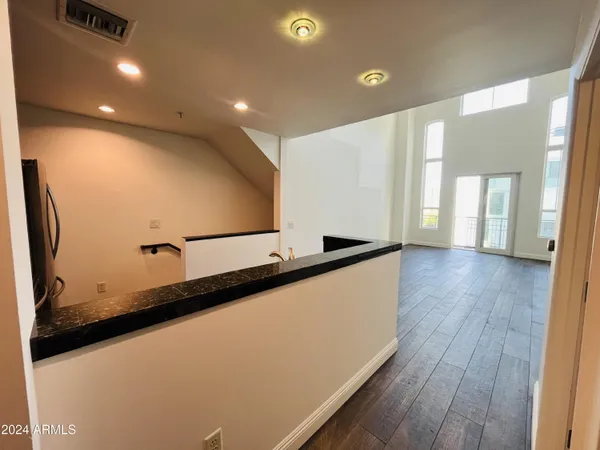 $2,095 | 215 East McKinley Street, Unit 402, Phoenix, AZ 85004