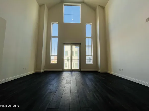$2,095 | 215 East McKinley Street, Unit 402, Phoenix, AZ 85004