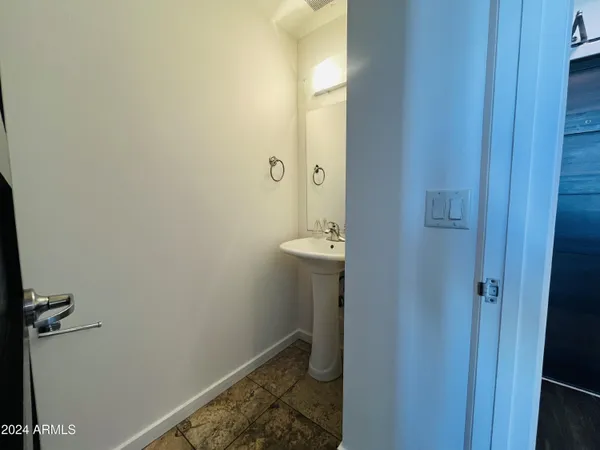 $2,095 | 215 East McKinley Street, Unit 402, Phoenix, AZ 85004