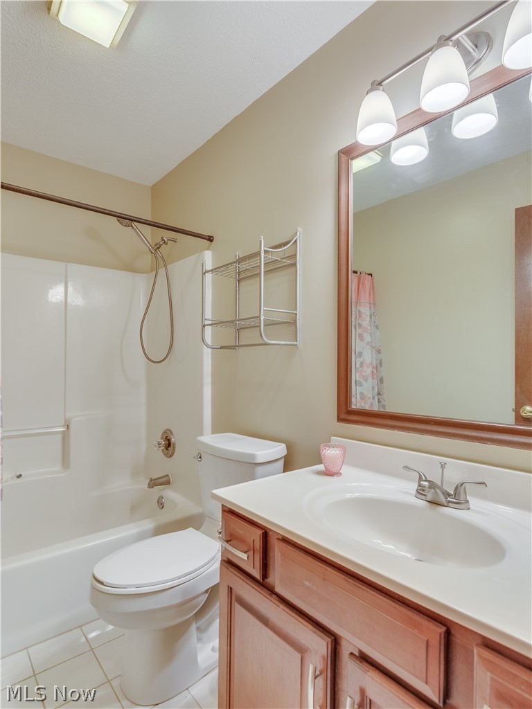 1794 Summerchase Road Northeast Canton, OH 44721 - Photo 30 of 32 Upstairs full bath
