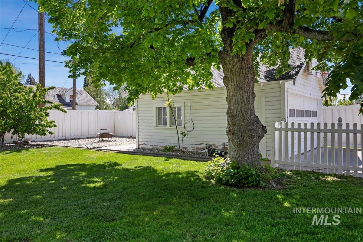 813 7th Street Rupert, ID 83350 - Photo 42 of 48 Expansive lawn area with mature tree providing natural shade