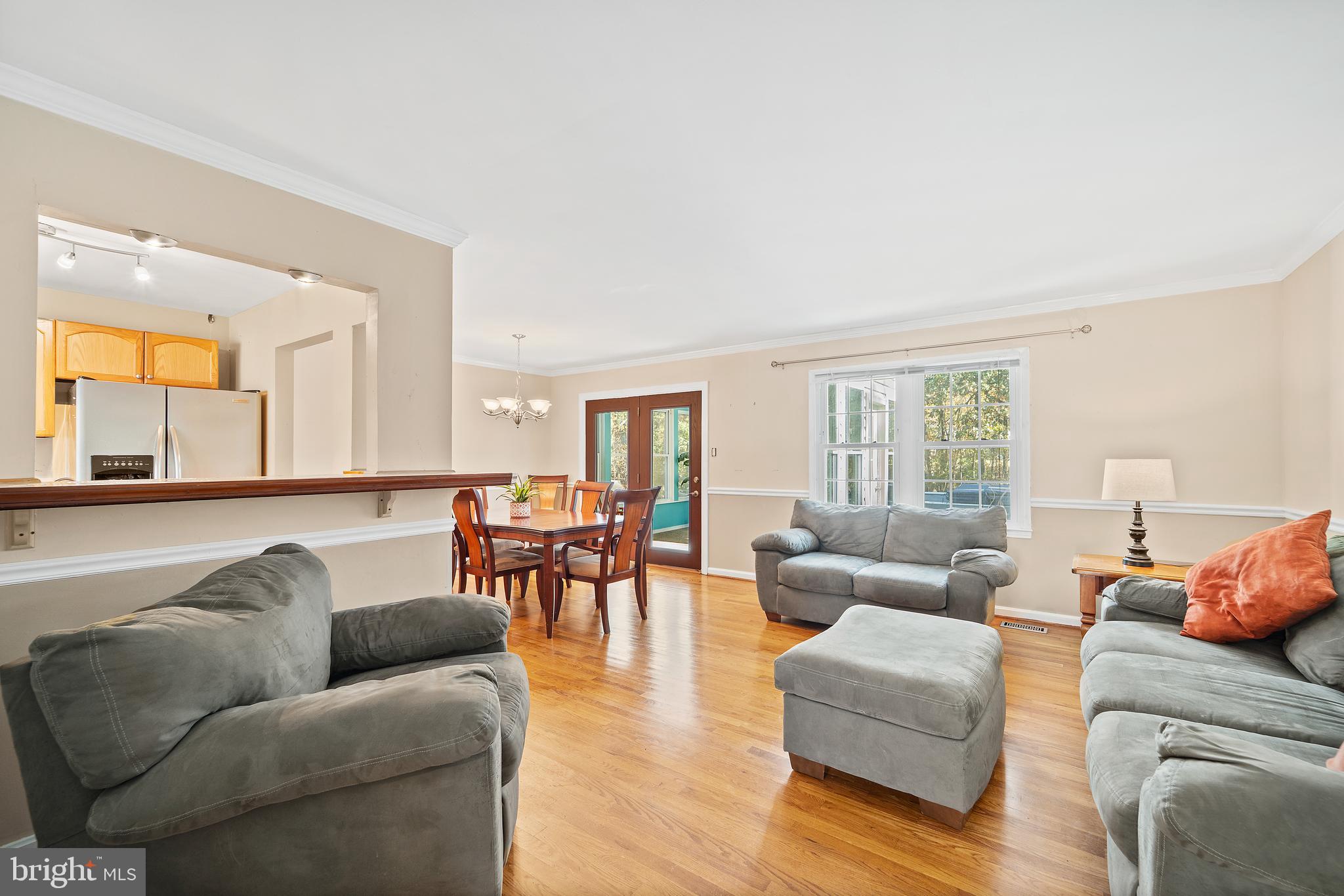2335 Rosedown Drive Reston, VA 20191 - Photo 11 of 36 Living Room