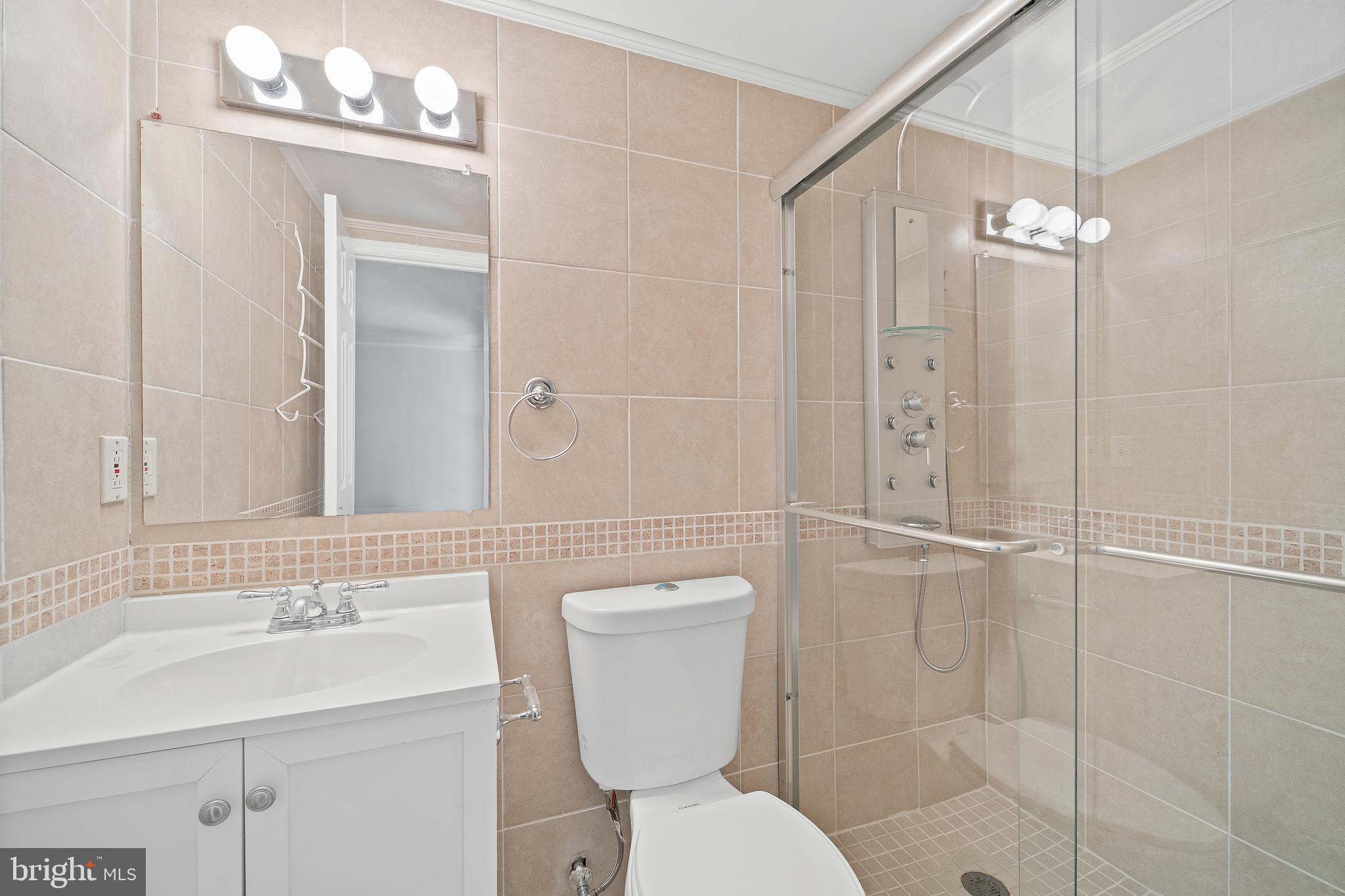 2335 Rosedown Drive Reston, VA 20191 - Photo 17 of 36 Family Room full bath