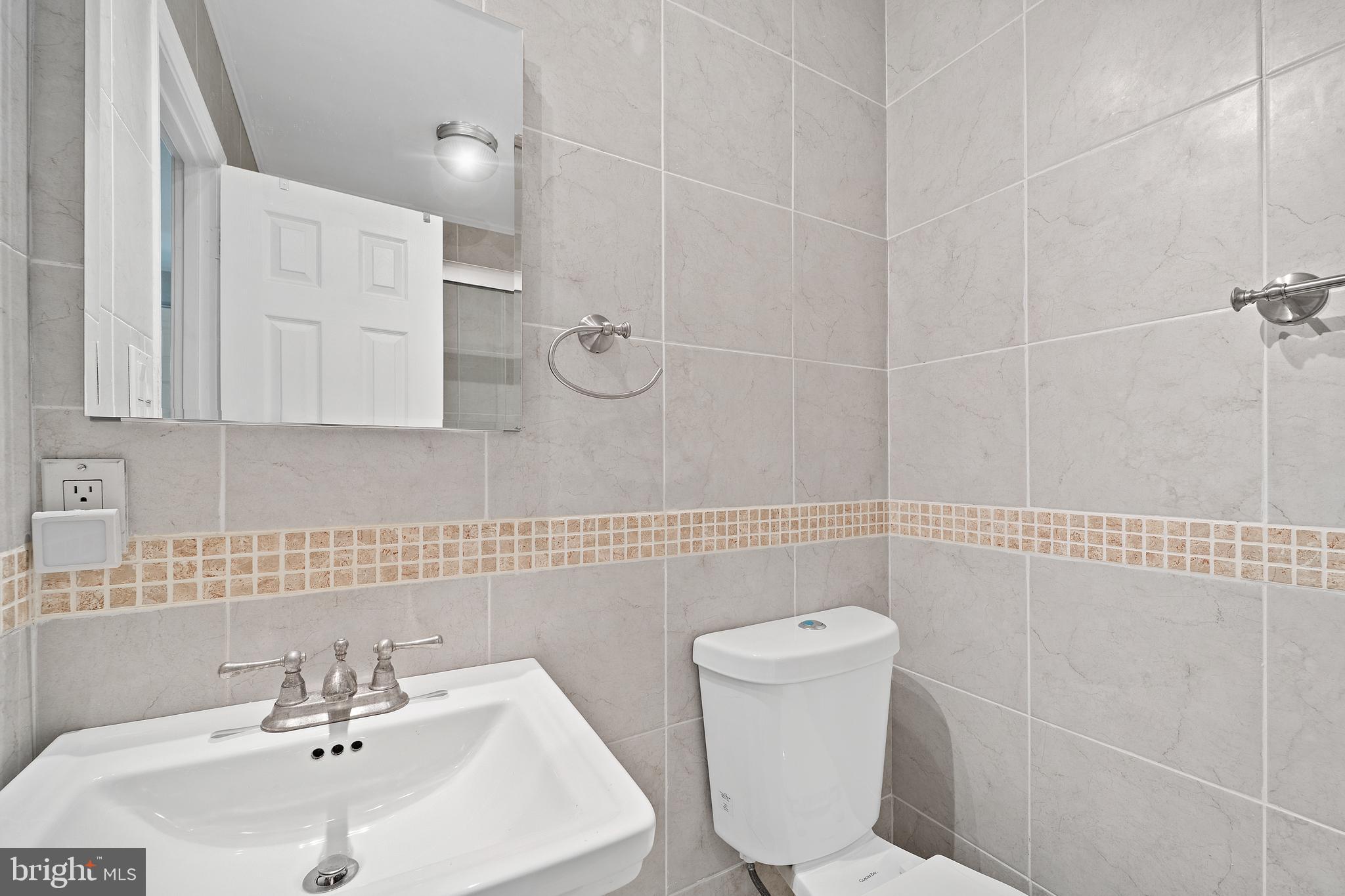 2335 Rosedown Drive Reston, VA 20191 - Photo 22 of 36 Primary Full Bath