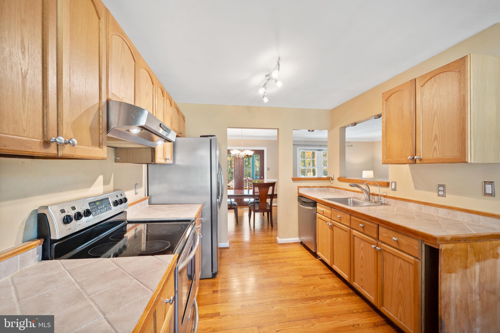 2335 Rosedown Drive Reston, VA 20191 - Photo 9 of 36 Open Kitchen