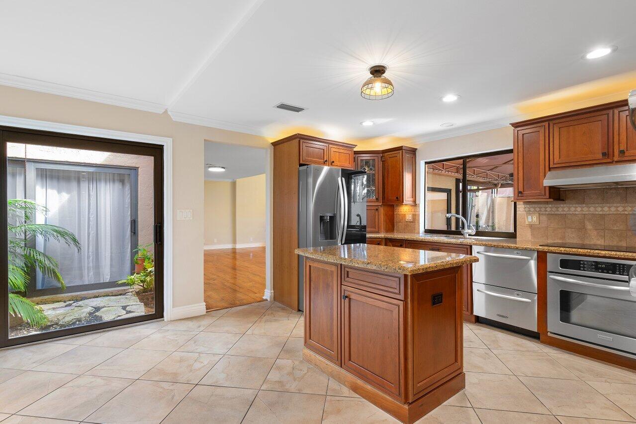 6600 Patio Lane Boca Raton, FL 33433 - Photo 8 of 41 012-6600PatioLane-BocaRaton-FL-33433-SMA