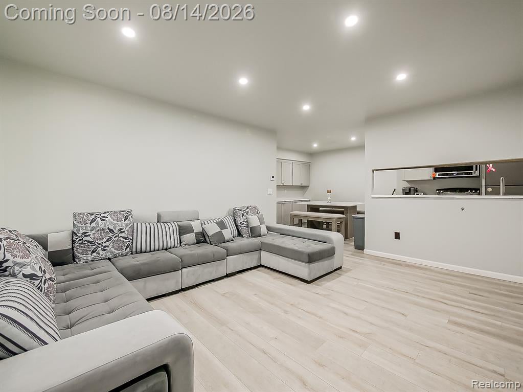 29101 Hayes Road Warren, MI 48088 - Photo 4 of 16 Gallery Image 4