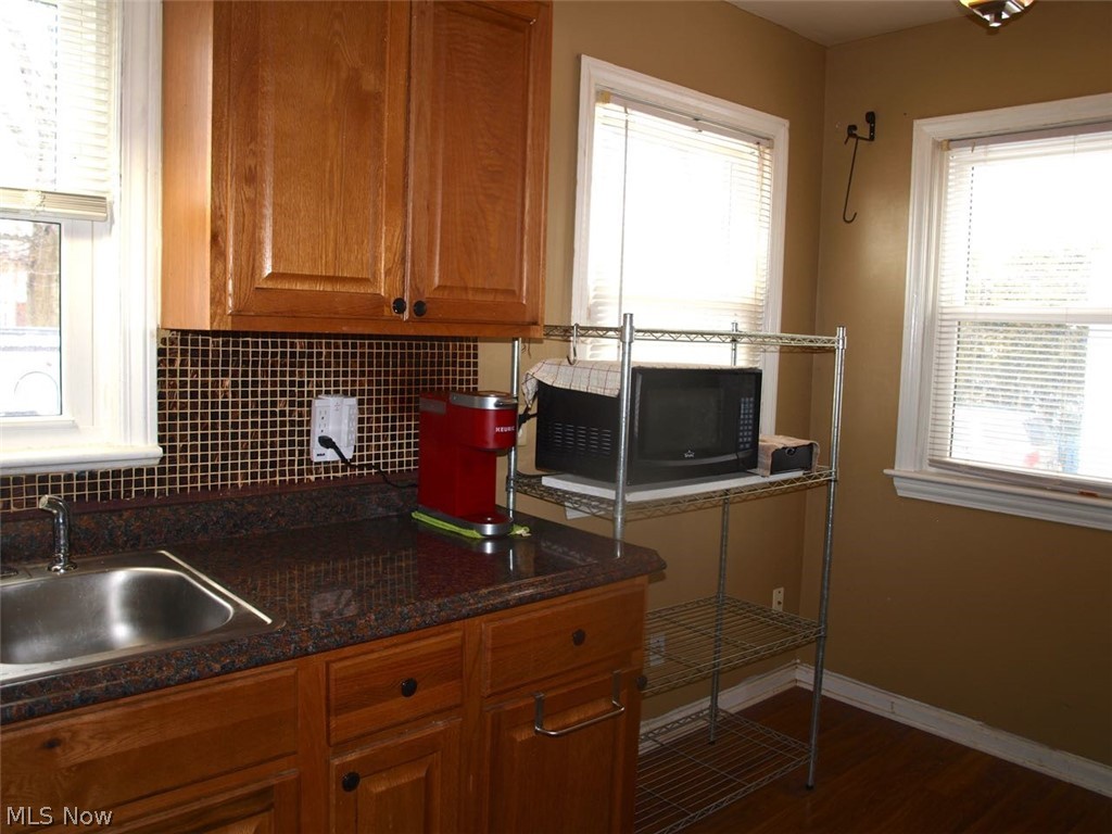 3919 Orchard Road Cleveland Heights, OH 44121 - Photo 5 of 35 Breakfast area