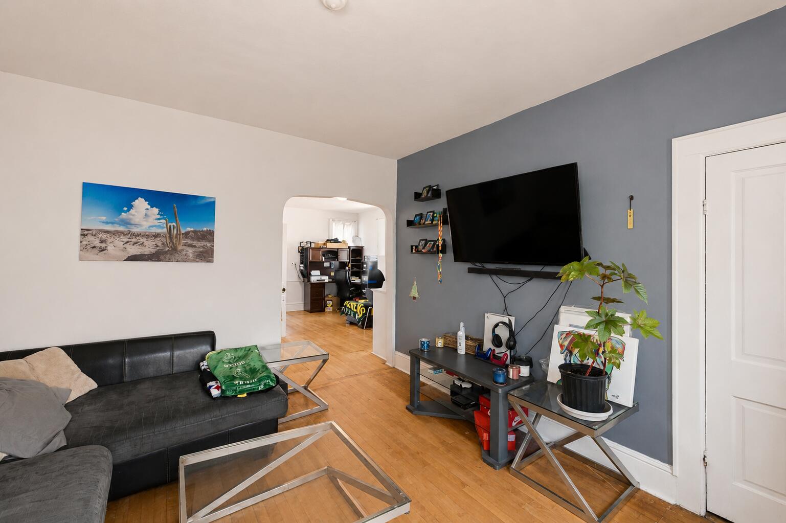 249 East Ward Street Milwaukee, WI 53207 - Photo 5 of 26 Living Room