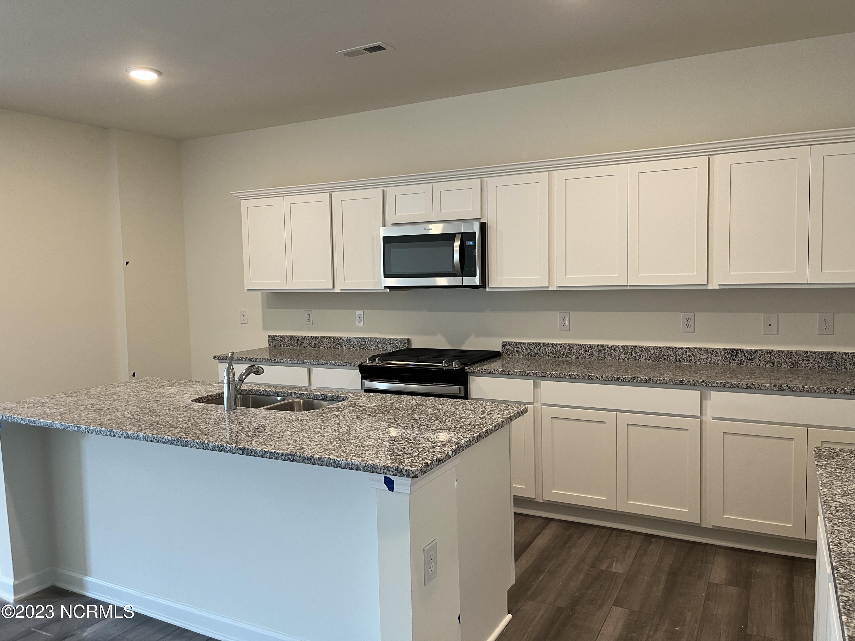 1002 Rodanthe Drive New Bern, NC 28562 - Photo 3 of 5 3DE35055-E337-4D1E-949B-38F72304D139