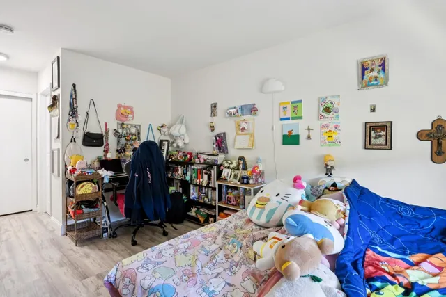 a view of a chair and tables in the back yard of the house