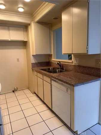 $3,200 | 4832 King Circle, Unit D, Huntington Beach, CA 92649