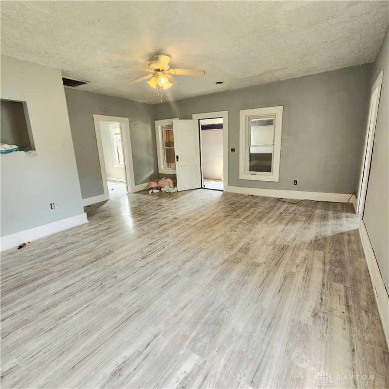 8540 South Mann Road Tipp City, OH 45371 - Photo 9 of 23 Living Room