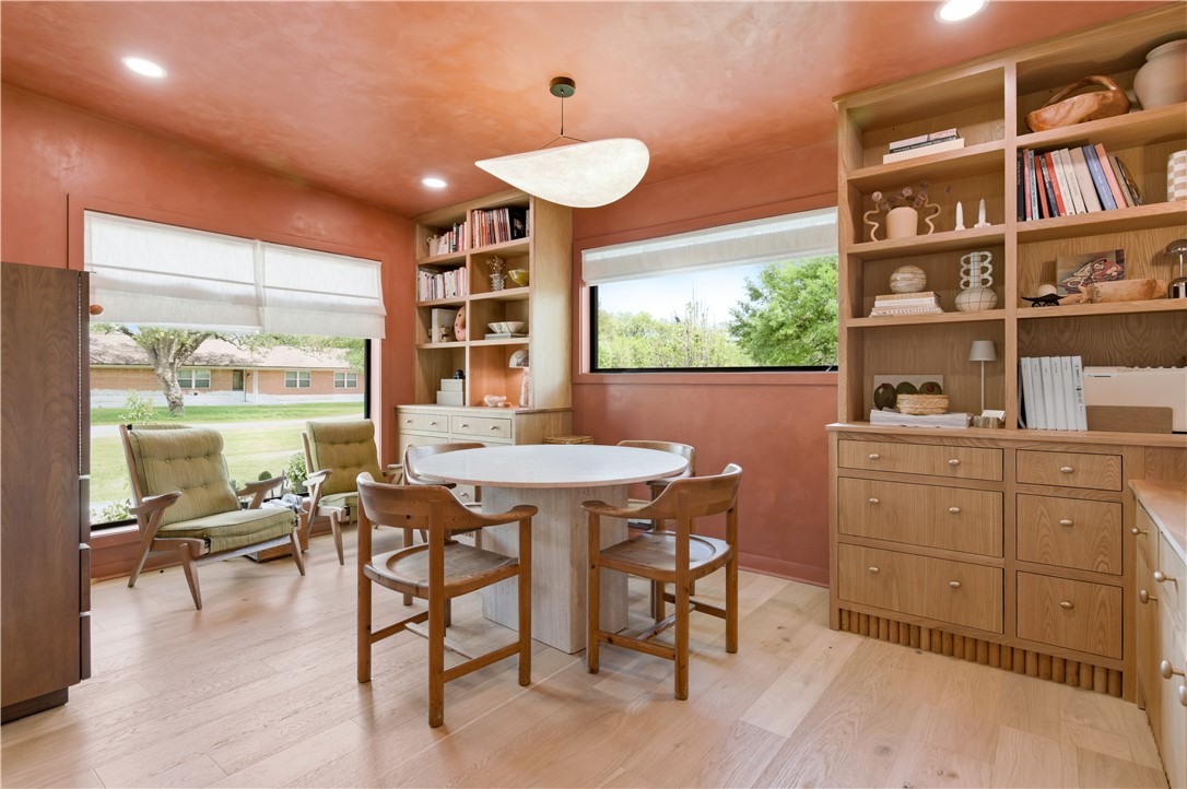 805 Vine Street Bryan, TX 77802 - Photo 19 of 45 Office with custom built in's just off butler's pantry and kitchen