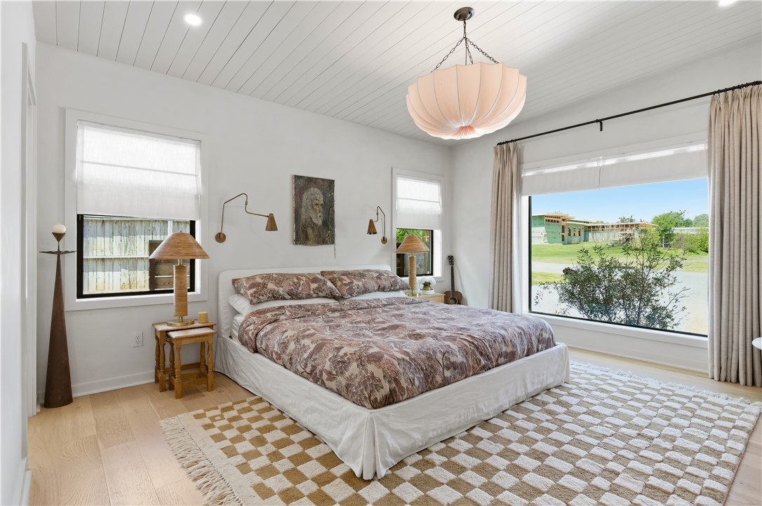 805 Vine Street Bryan, TX 77802 - Photo 21 of 45 Primary suite