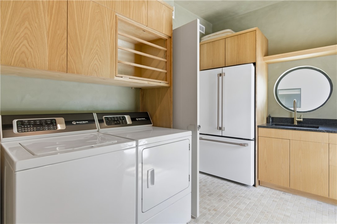 805 Vine Street Bryan, TX 77802 - Photo 34 of 45 Laundry with sink and ample storge