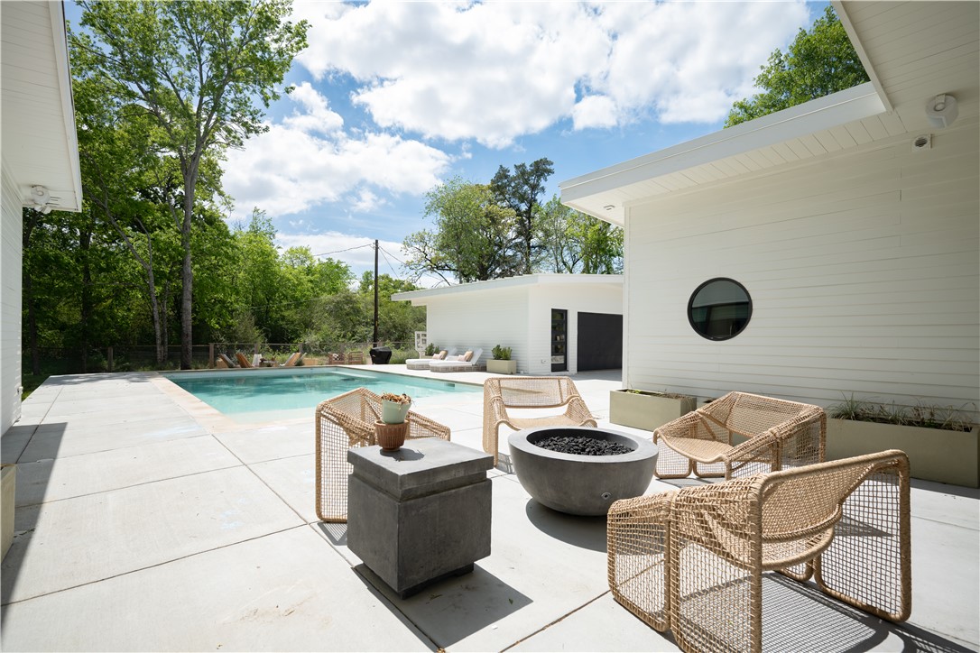 805 Vine Street Bryan, TX 77802 - Photo 36 of 45 Patio just off living room with garage in the background