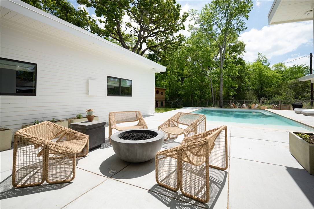 805 Vine Street Bryan, TX 77802 - Photo 40 of 45 Expansive patio off pool