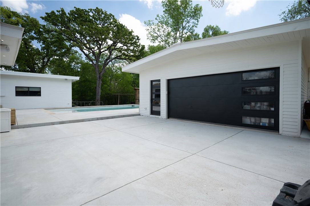 805 Vine Street Bryan, TX 77802 - Photo 43 of 45 Detached 2 car garage